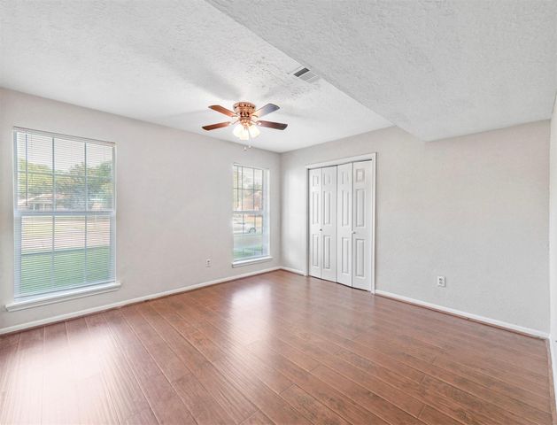 817 Willow Creek Drive, La Porte, TX 77571