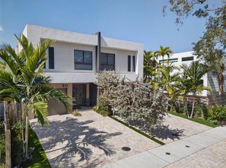 811 SW 10th Terrace, Fort Lauderdale, FL 33315