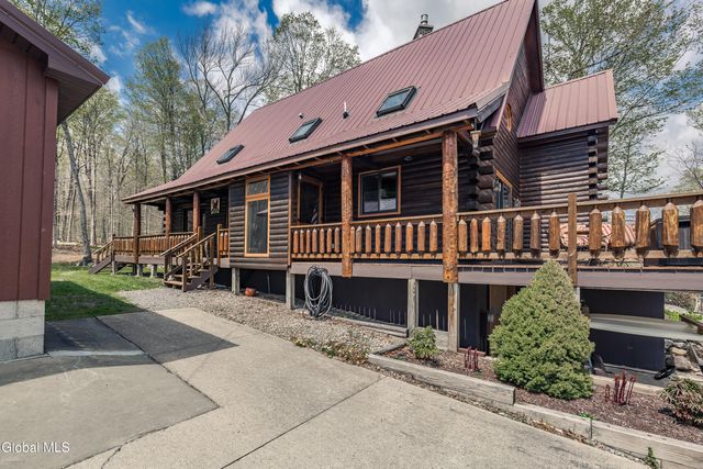 159 Maplewood Drive, Gloversville, NY 12078