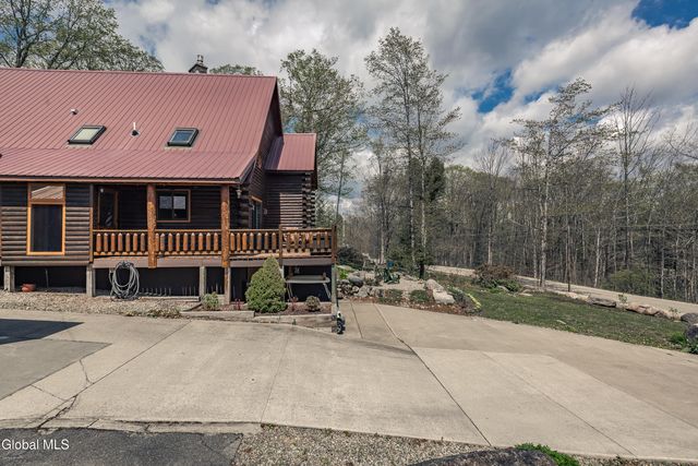159 Maplewood Drive, Gloversville, NY 12078