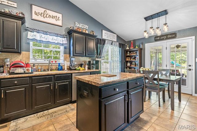 338 Autumn Chase Lane, Farmington, MO 63640