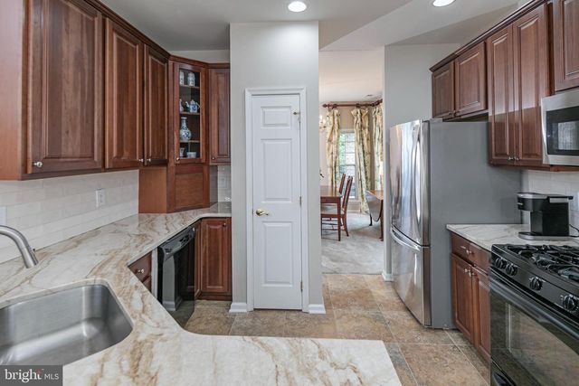 49 LEXINGTON DR, Pennington, NJ 08534