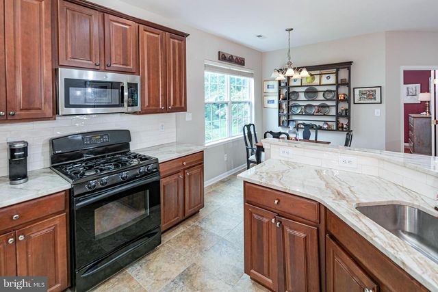49 LEXINGTON DR, Pennington, NJ 08534
