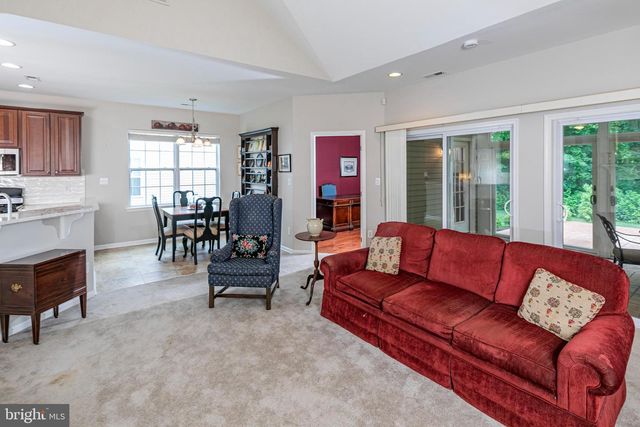 49 LEXINGTON DR, Pennington, NJ 08534