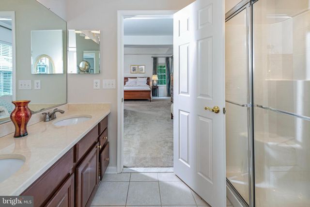 49 LEXINGTON DR, Pennington, NJ 08534