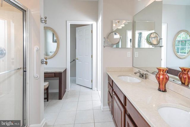 49 LEXINGTON DR, Pennington, NJ 08534