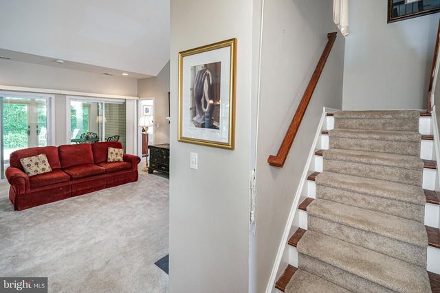49 LEXINGTON DR, Pennington, NJ 08534