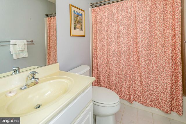 49 LEXINGTON DR, Pennington, NJ 08534