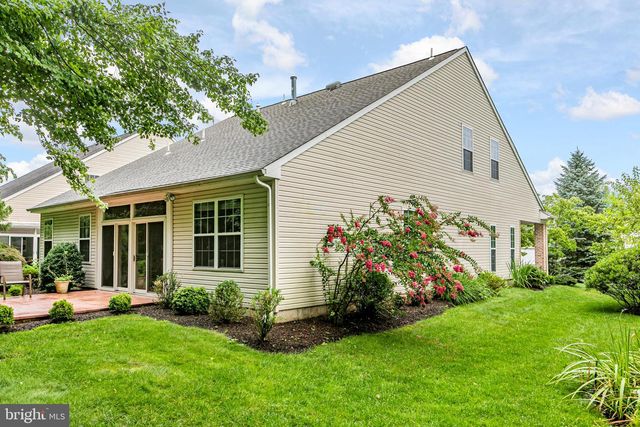 49 LEXINGTON DR, Pennington, NJ 08534