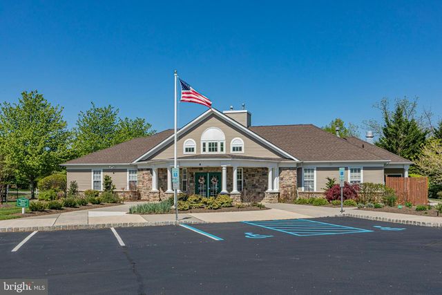 49 LEXINGTON DR, Pennington, NJ 08534