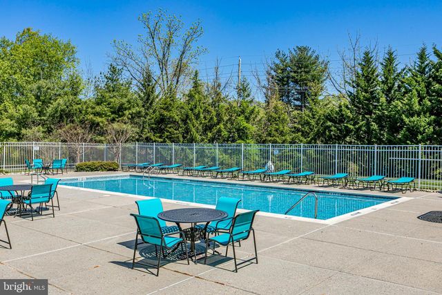 49 LEXINGTON DR, Pennington, NJ 08534