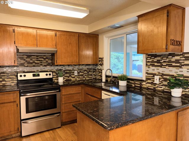 14339 Se ALDER Ct, Portland, OR 97233