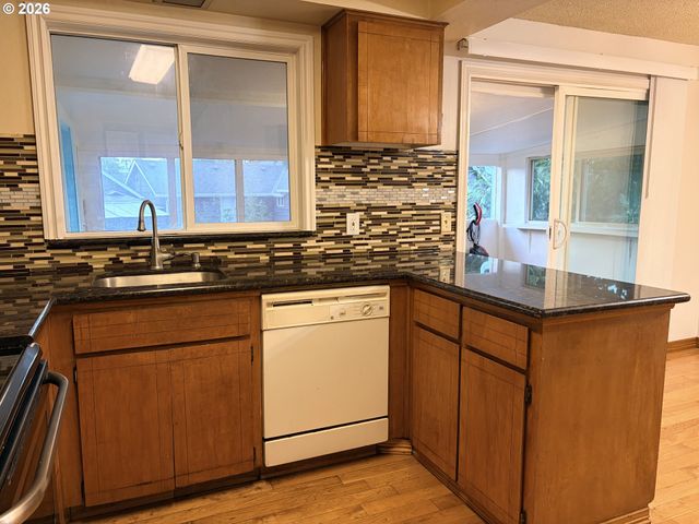 14339 Se ALDER Ct, Portland, OR 97233