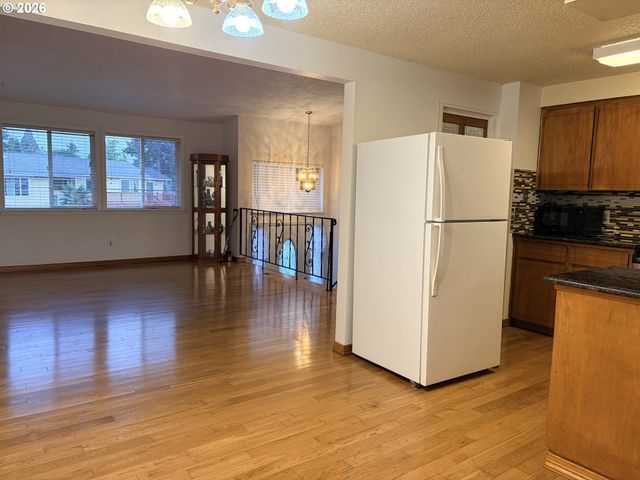 14339 Se ALDER Ct, Portland, OR 97233