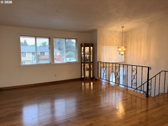 14339 Se ALDER Ct, Portland, OR 97233