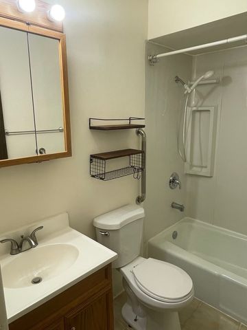 4925 W 109th Street 102, Oak Lawn, IL 60453