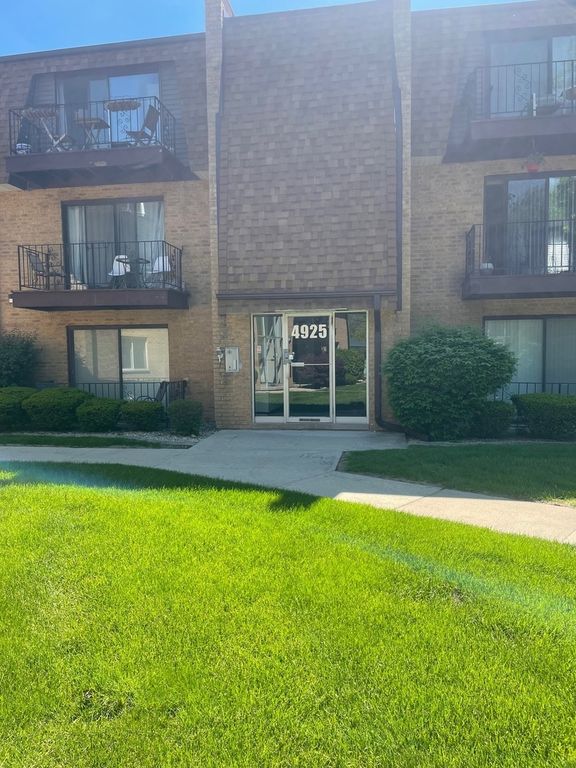 4925 W 109th Street 102, Oak Lawn, IL 60453