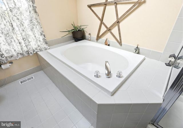 2656 ROMIG RD, Gilbertsville, PA 19525