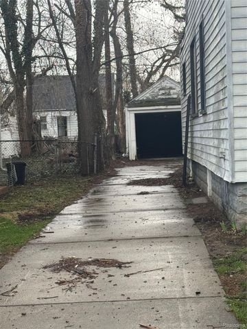 15860 Pierson Street, Detroit, MI 48223