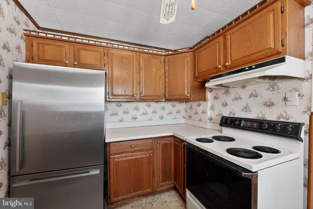 8 SWANSON DR, Wilmington, DE 19808