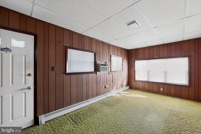 8 SWANSON DR, Wilmington, DE 19808