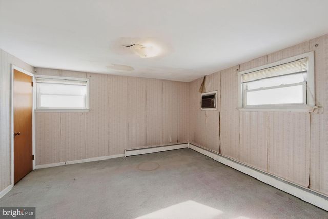 8 SWANSON DR, Wilmington, DE 19808