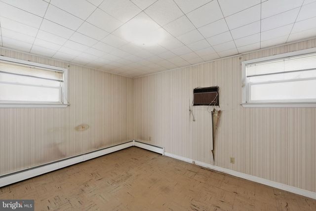 8 SWANSON DR, Wilmington, DE 19808