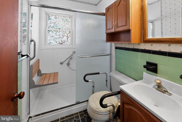 8 SWANSON DR, Wilmington, DE 19808