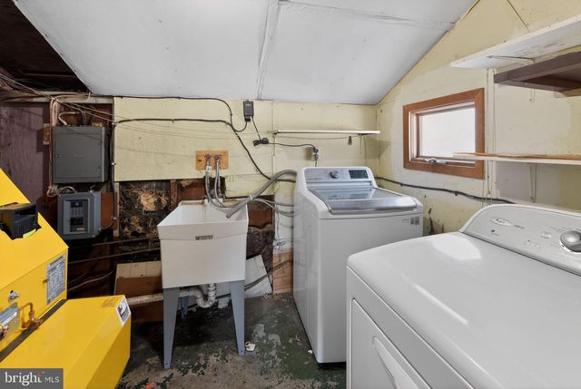 8 SWANSON DR, Wilmington, DE 19808