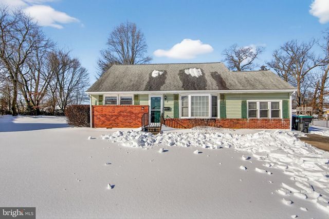 8 SWANSON DR, Wilmington, DE 19808