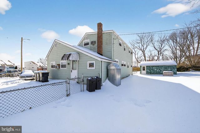 8 SWANSON DR, Wilmington, DE 19808