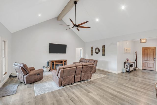 172 Tad Cir, Leoma, TN 38468