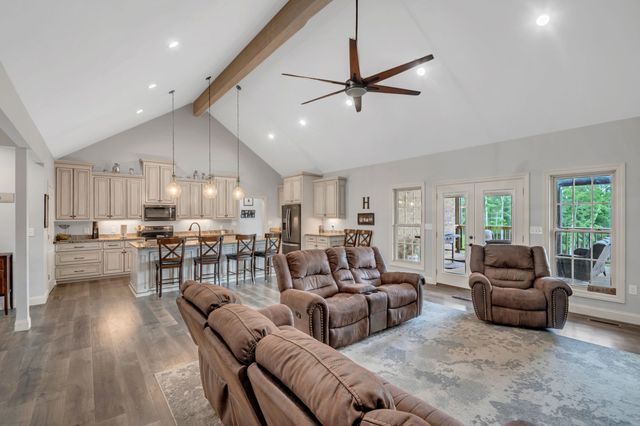 172 Tad Cir, Leoma, TN 38468