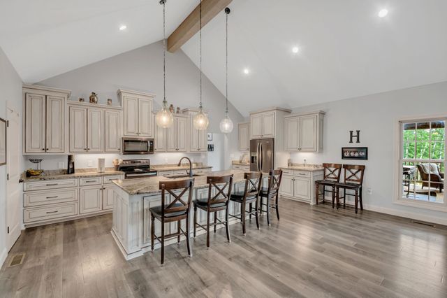 172 Tad Cir, Leoma, TN 38468