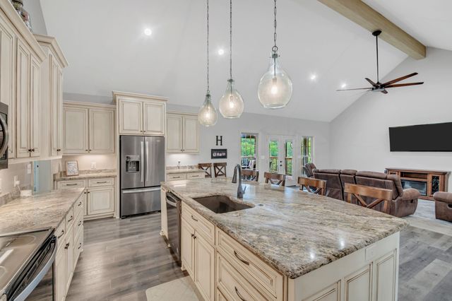 172 Tad Cir, Leoma, TN 38468
