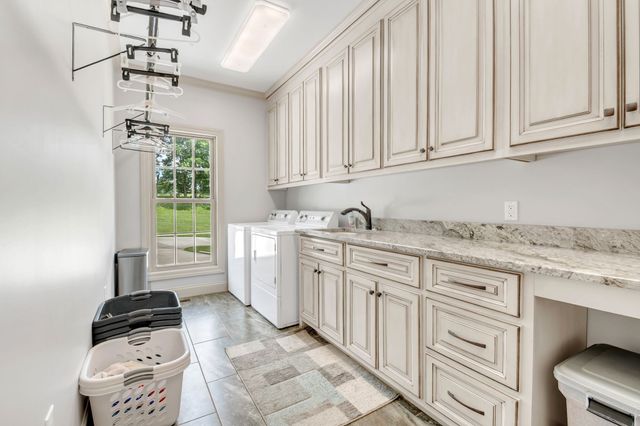 172 Tad Cir, Leoma, TN 38468