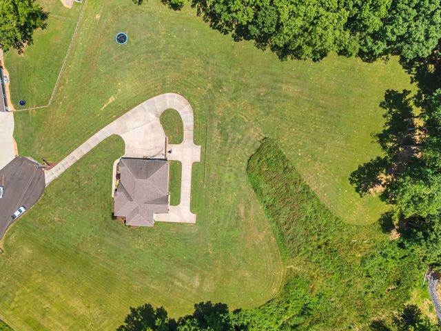 172 Tad Cir, Leoma, TN 38468