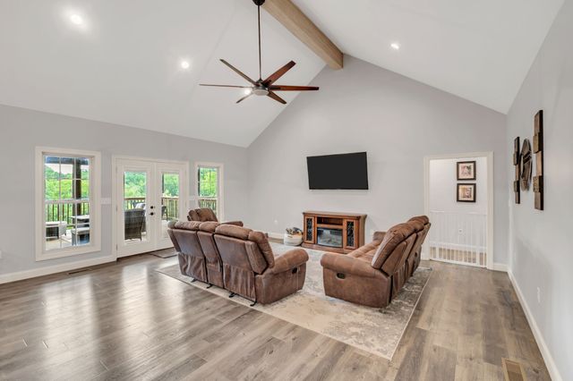 172 Tad Cir, Leoma, TN 38468