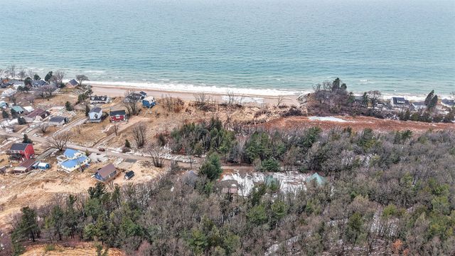 2960 N Sahara Trail, Mears, MI 49436