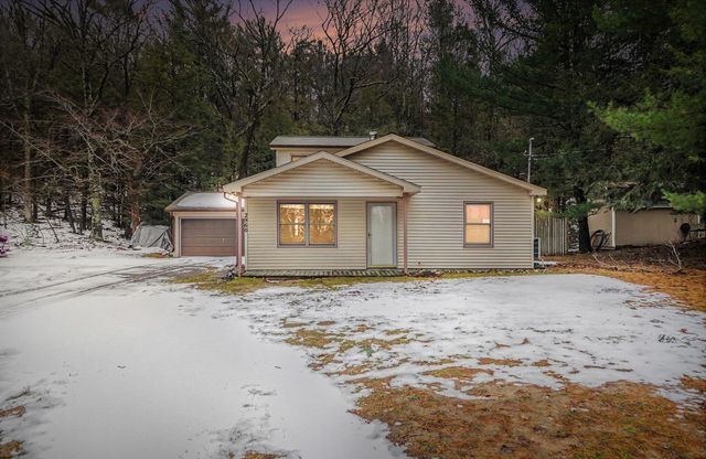 2960 N Sahara Trail, Mears, MI 49436