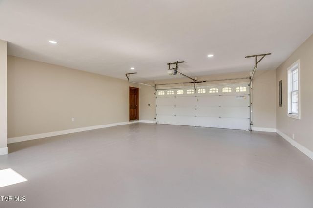 512 Hidden Valley Road, Kingsport, TN 37663