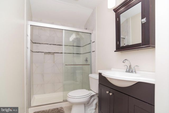 55 HOLLOW RD, Levittown, PA 19056