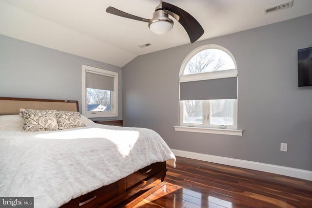 55 HOLLOW RD, Levittown, PA 19056