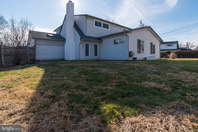 55 HOLLOW RD, Levittown, PA 19056