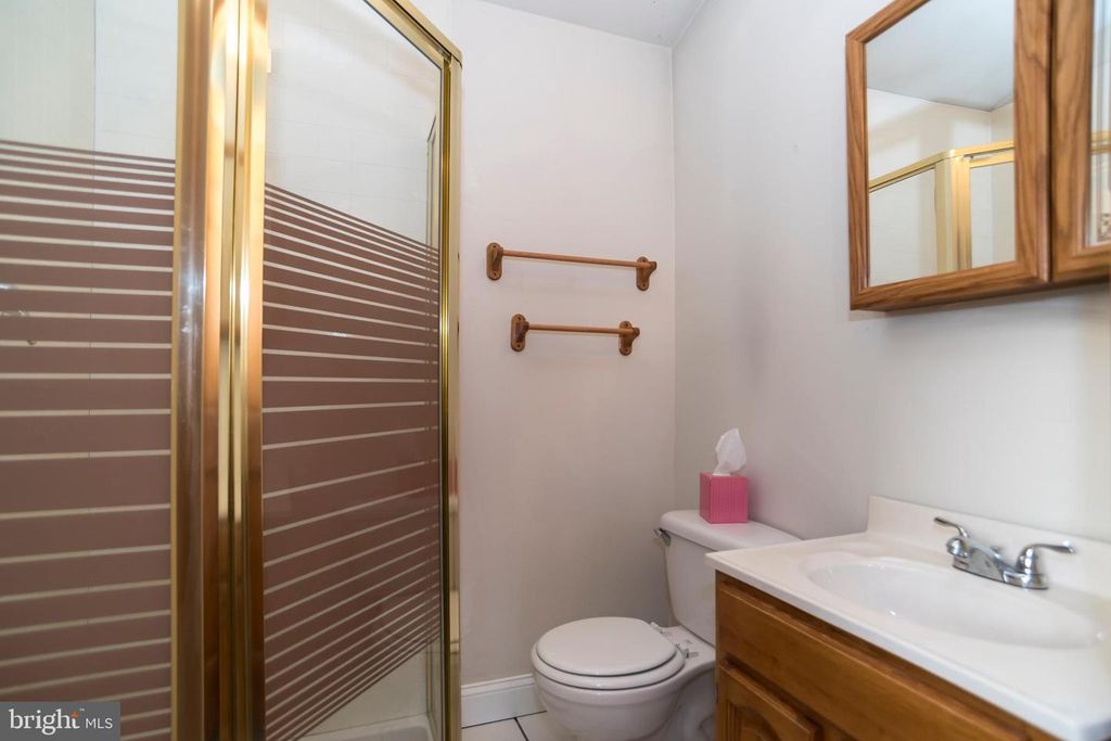 Image 25 of property listing at 55 HOLLOW RD, Levittown, PA 19056