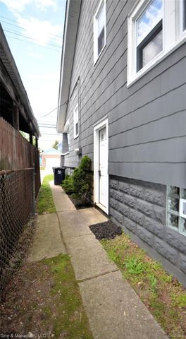 909 Knowles Street, Royal Oak, MI 48067