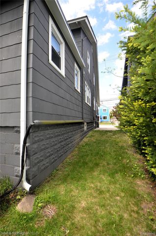 909 Knowles Street, Royal Oak, MI 48067