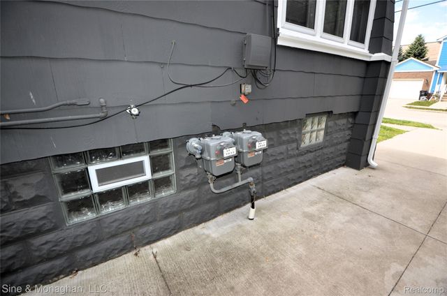 909 Knowles Street, Royal Oak, MI 48067