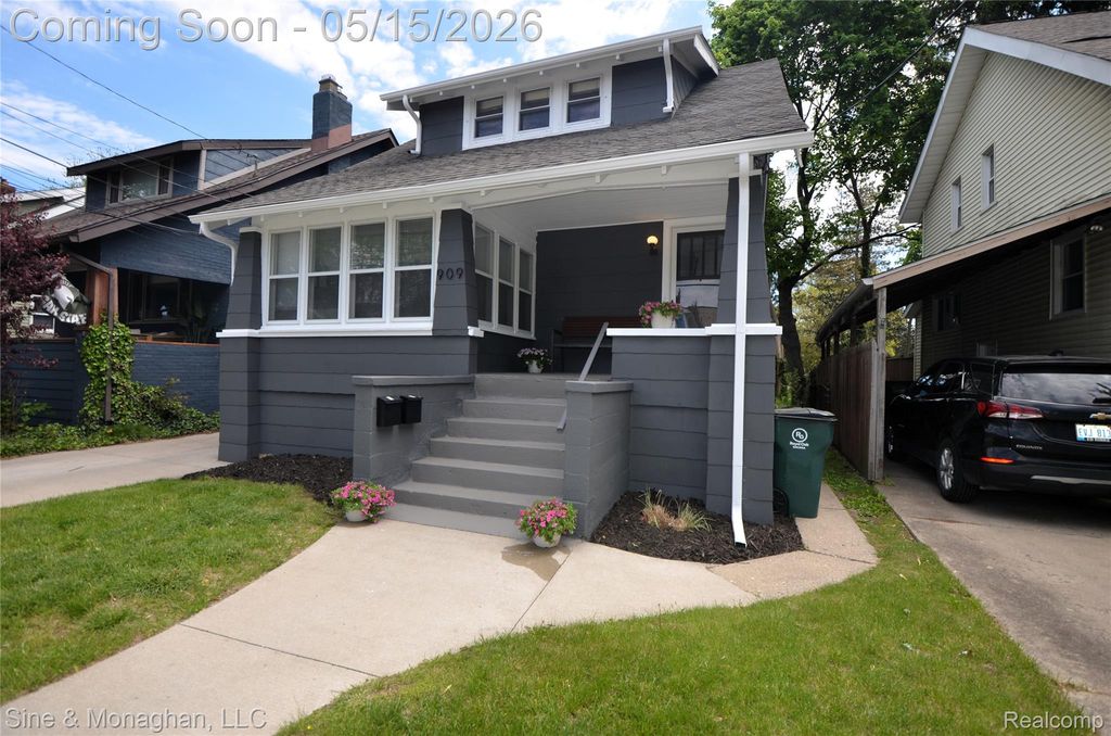 909 Knowles Street, Royal Oak, MI 48067