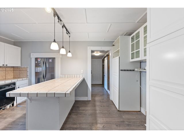 31778 S Hwy 213, Molalla, OR 97038